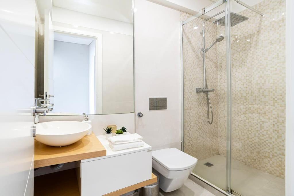 New - Luxury & Bright Apartment リスボン エクステリア 写真