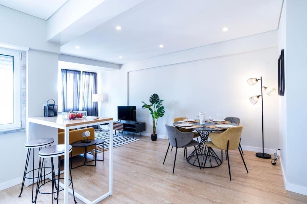 New - Luxury & Bright Apartment リスボン エクステリア 写真