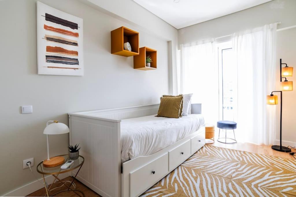 New - Luxury & Bright Apartment リスボン エクステリア 写真